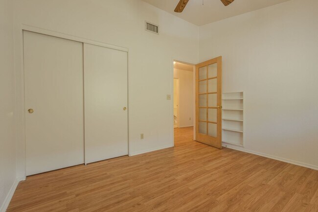 Building Photo - 3 Bedroom, 2 Bath