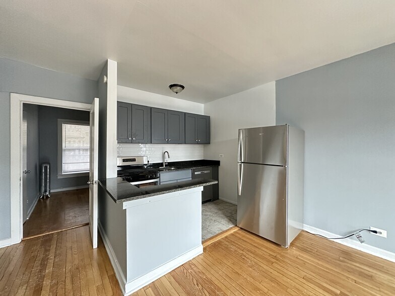 Building Photo - 5662 N Ridge Ave