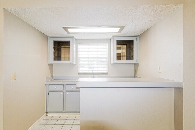Building Photo - 9132 Hawkins Ct