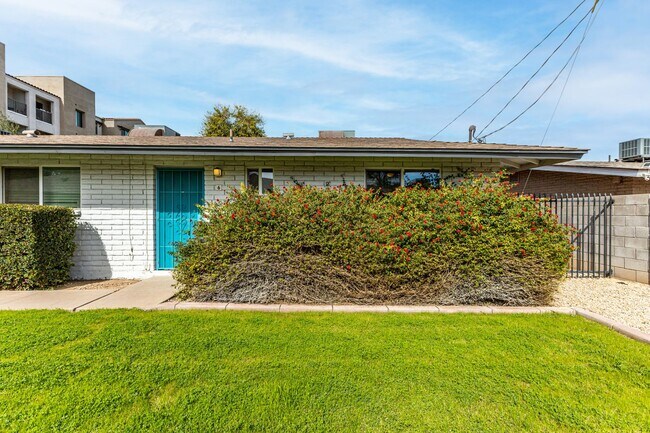 Interior Photo - Granada Gardens