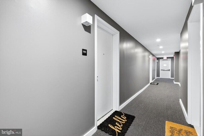 Building Photo - 700 Roeder Rd