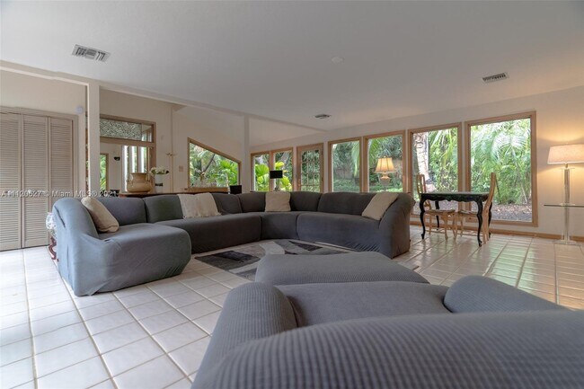 Building Photo - 3670 Avocado Ave