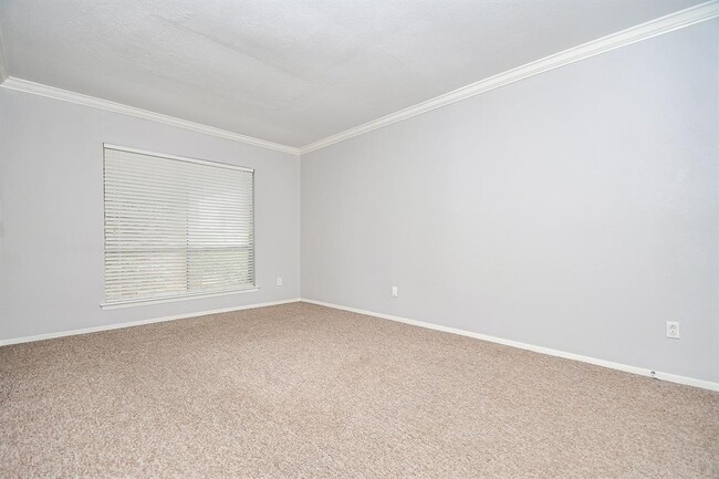 Building Photo - 2230 S Piney Point Rd