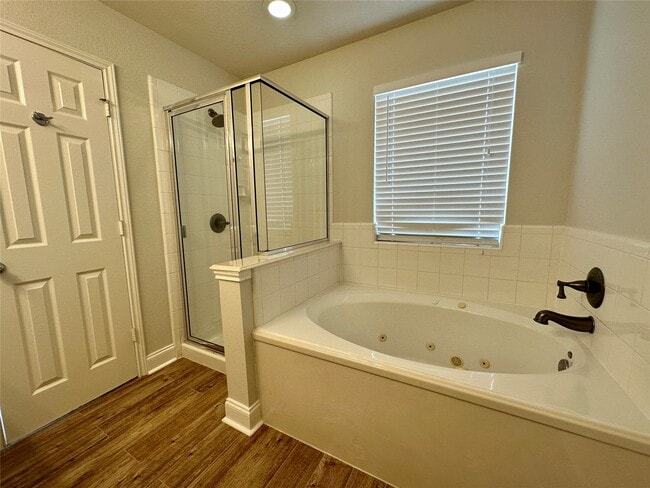 Building Photo - 16130 Limestone Lake Dr