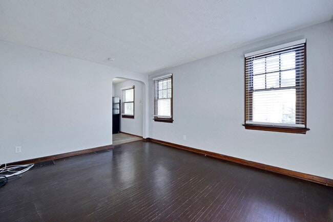 Primary Photo - 1757-1759 E Frankfort St