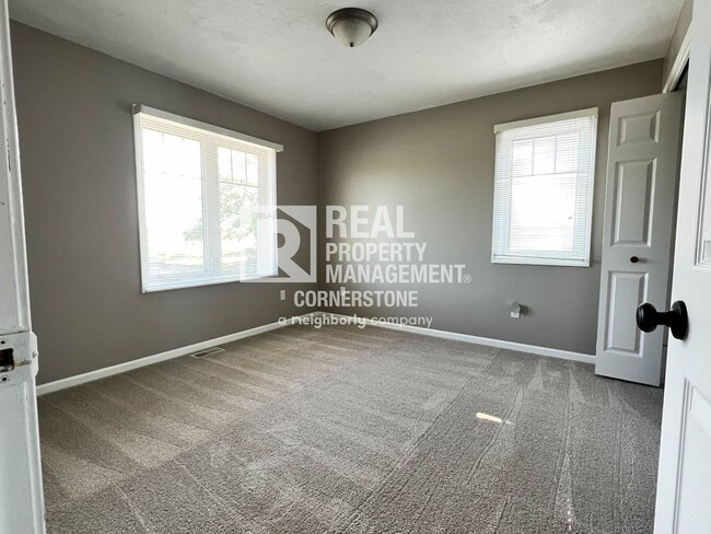 Building Photo - Spacious Country Home with Huge Yard and A...