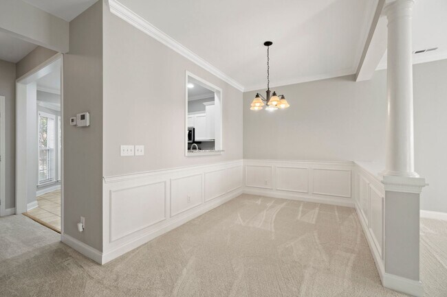 Building Photo - Newly remodeled townhome