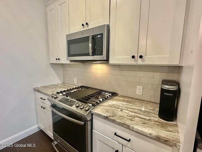 Building Photo - 77 Van Dam St