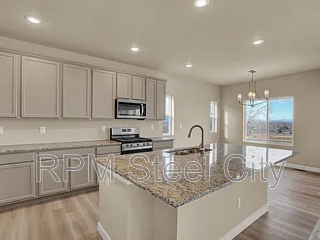 Building Photo - 753 S Laurue Dr