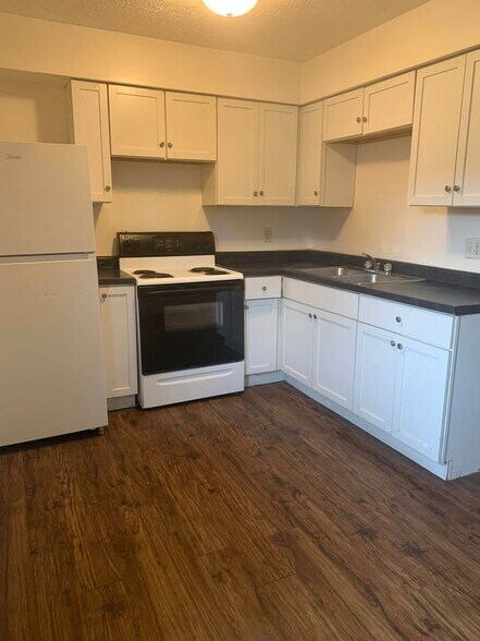 Kitchen - 1227 Hilltop Dr
