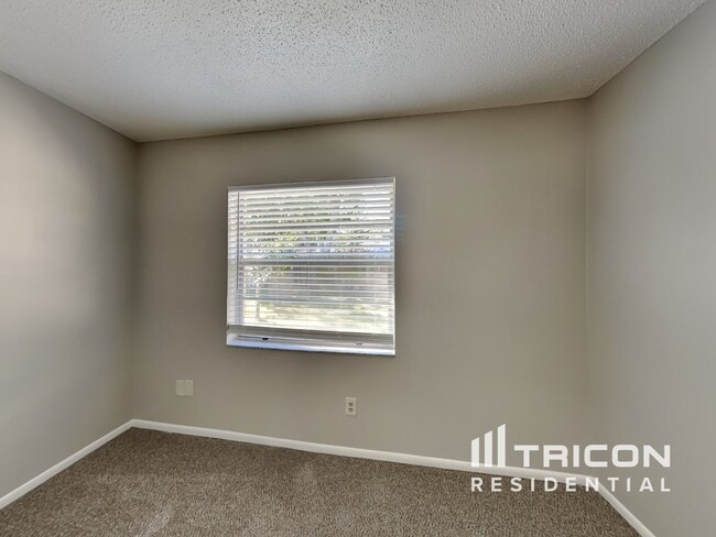 Building Photo - 4613 S Country Hills Ct