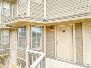 Building Photo - 2 Bedroom, 2.5 Bathroom Boardwalk Condo Near Baylor!