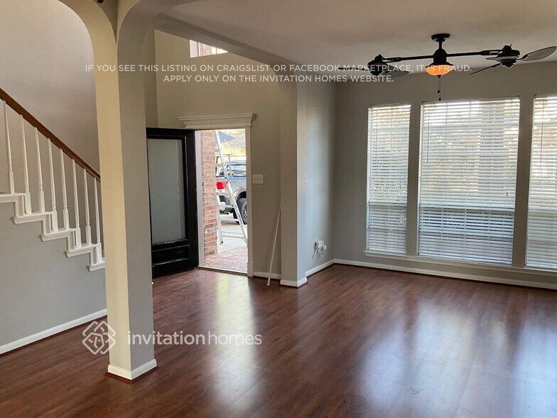 Building Photo - 3423 La Seine Ln