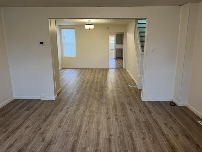 Building Photo - 9 W 2nd Ave