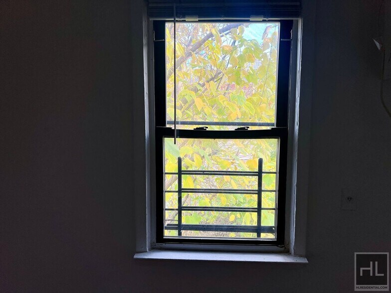 Building Photo - 9506 Avenue L