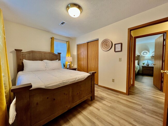 Building Photo - Lovely remodeled 2 bedroom in Middletown, ...