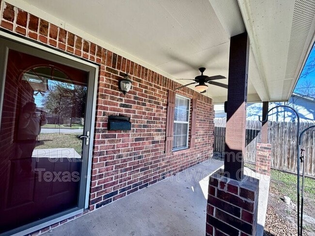 Building Photo - 208 W Franklin Ave