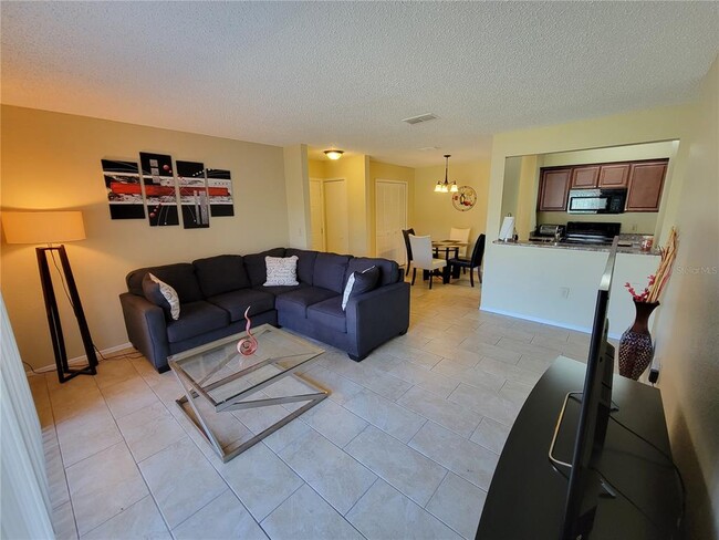 Building Photo - 3705 SW 27th St