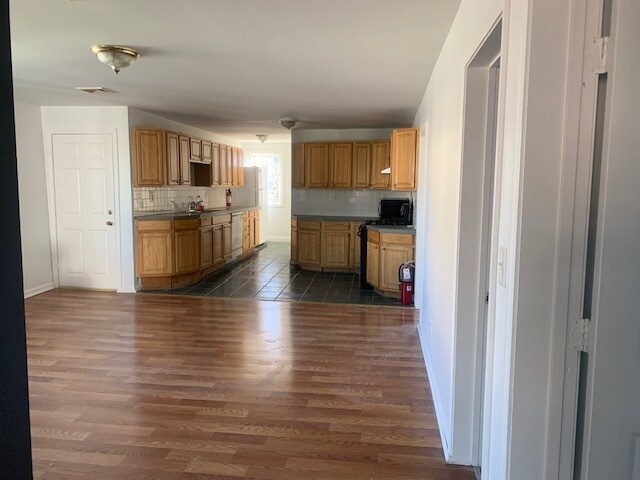 Building Photo - 178 Jencks St