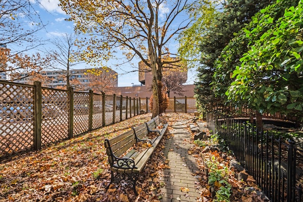 Building Photo - 201 Saint Pauls Ave