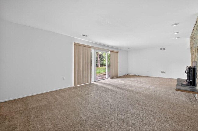 Building Photo - 9404 Woodington Dr
