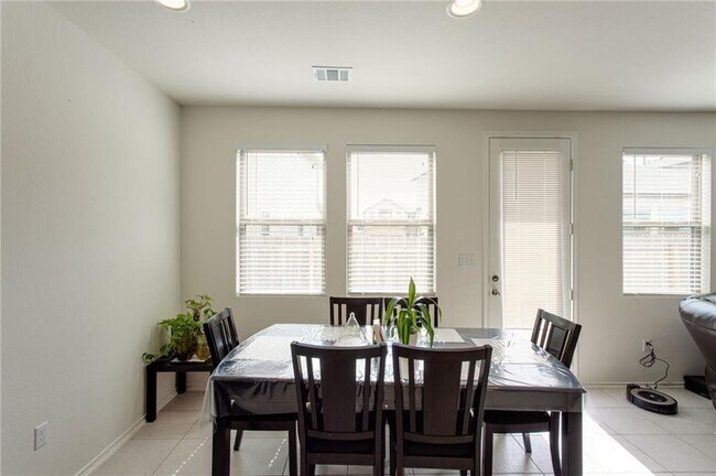 Building Photo - 9109 Garnet Dr