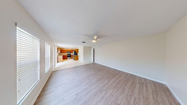 Building Photo - 4 Bedroom /2.5 bath Spacious Home In Sanfo...