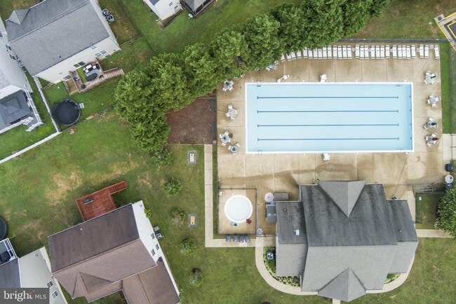 Building Photo - 10 Everglades Ln