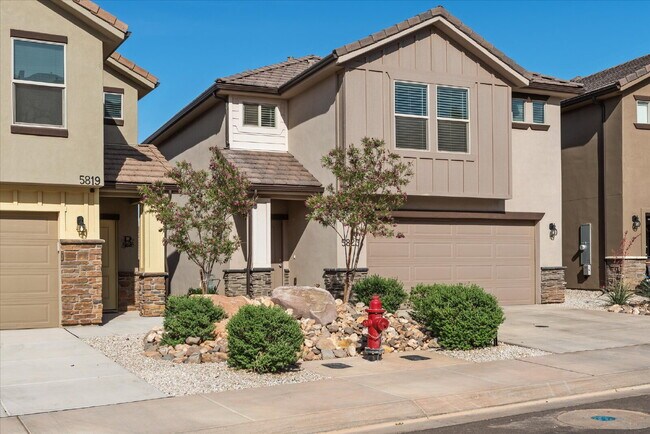 Building Photo - Beautiful 4-Bed Detached Townhome with 2.5...