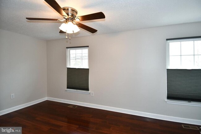 Building Photo - 1586 Pin Oak Dr