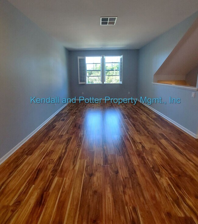 Building Photo - Immaculate 4 Bedroom, 3.5 Bath Townhome in Desirable Scotts Valley