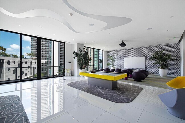 Building Photo - 501 NE 31st St