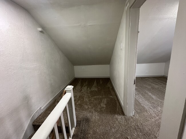 Building Photo - 617 Rhomberg Ave