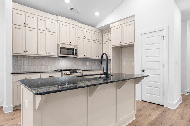 Building Photo - 6804 Fir St