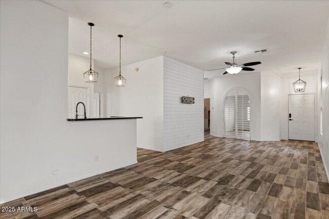 Building Photo - 4615 E Prickly Pear Trail