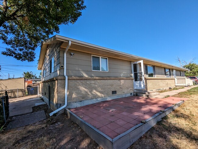 Building Photo - 6631 Julian St