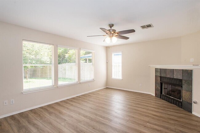 Building Photo - 9025 Vigen Cir