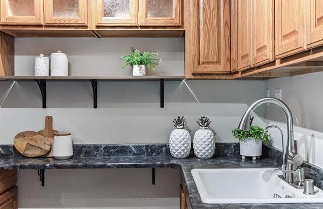 Building Photo - 2724 Oak Rd