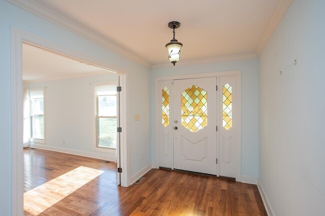 Building Photo - 2425 Mansker Dr