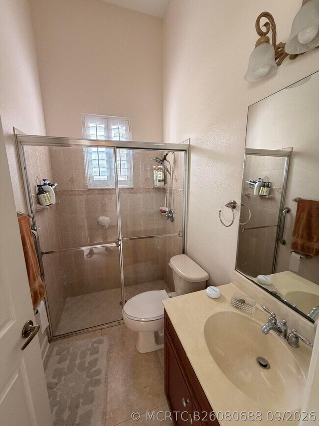 Building Photo - 403 NW Lyndhurst Ct
