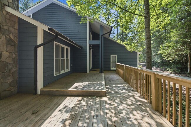 Building Photo - 2726 Pheasant Run St