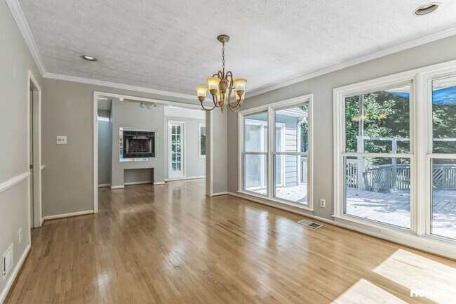 Building Photo - Spacious 5BR House in Marietta