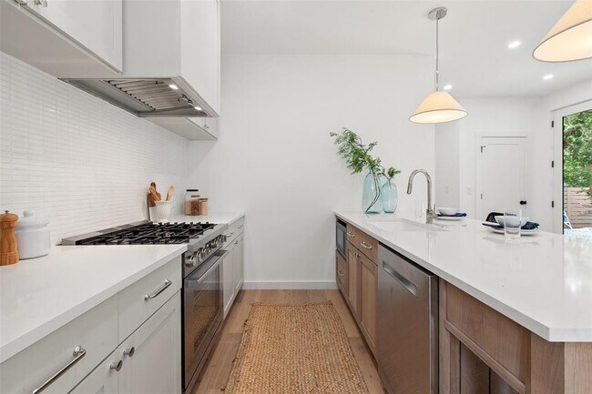 Building Photo - 4429 Gillis St