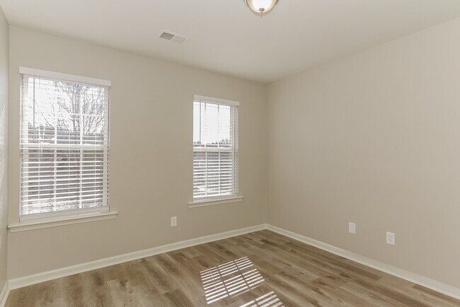 Building Photo - 2418 Carmathen Rd