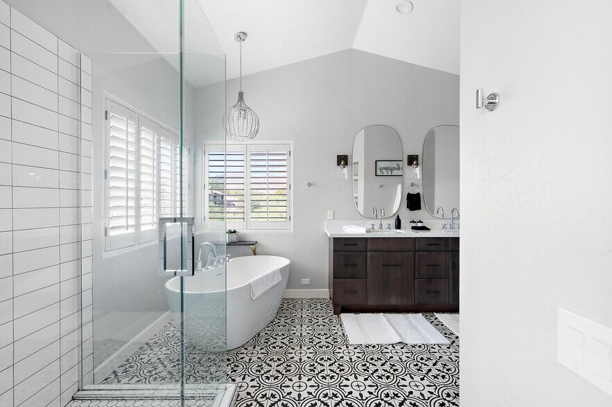 Building Photo - 13010 E Shangri La Rd