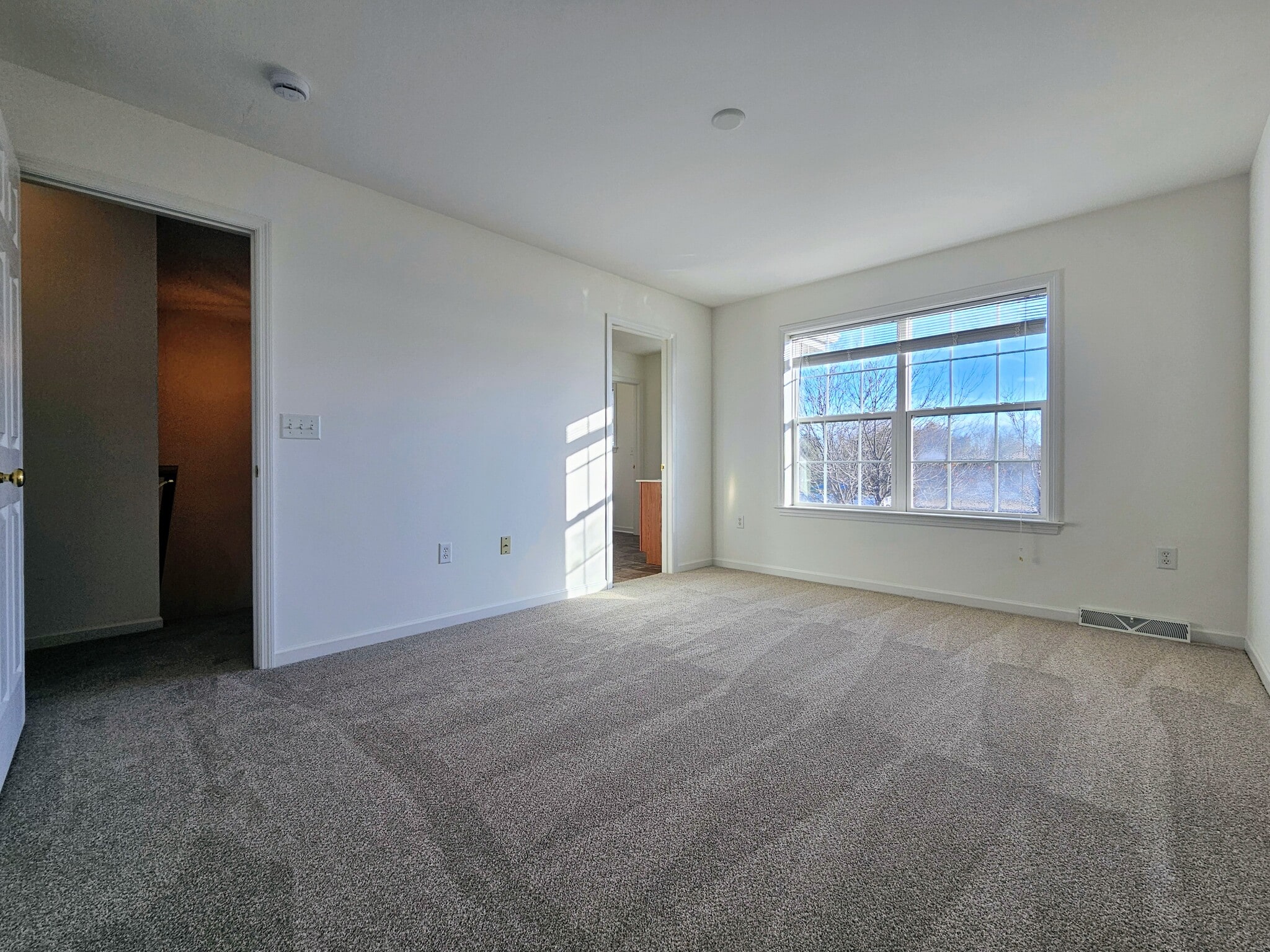 Building Photo - 701 Brentwood Dr