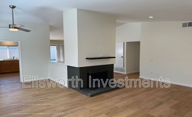 Building Photo - 9914 Bourbon Ct