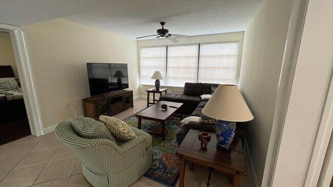 Building Photo - 6097 Balboa Cir