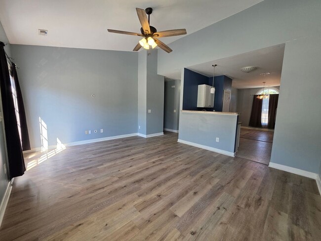 Building Photo - Country Comfort in Ryans Run