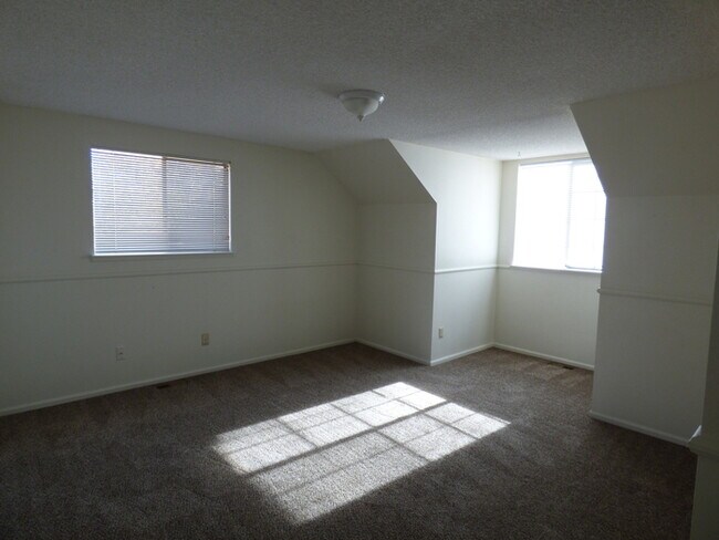 Building Photo - Spacious 4 Bed, 2.5 Bath Home in Fort Collins